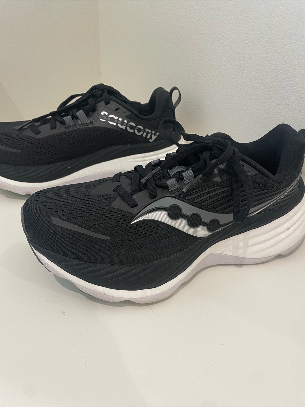 Women's Saucony Hurricane 24 Black Athletic Running Shoes with White Midsole - Picture 2 of 6